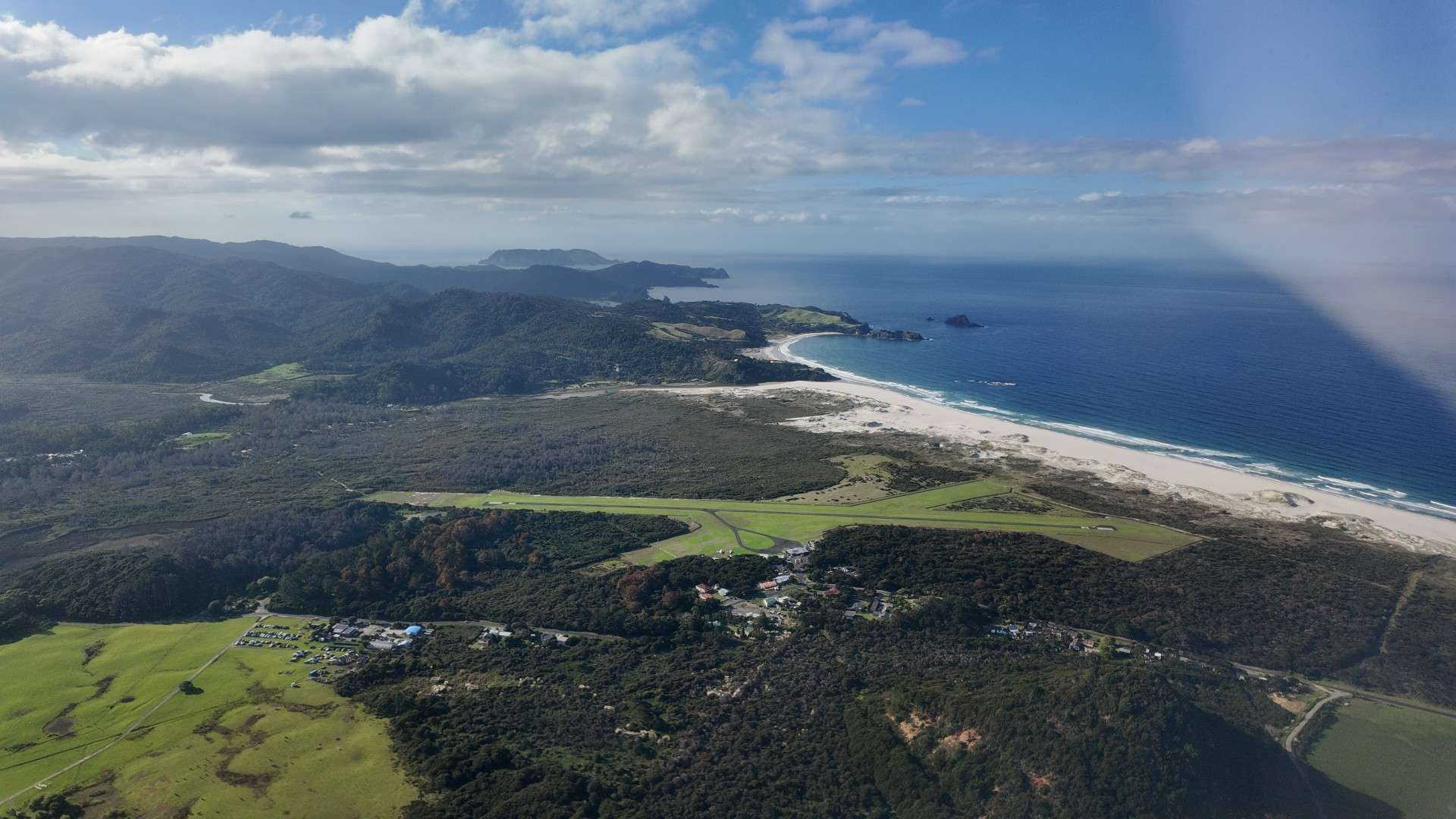 Plane flying low over Auckland